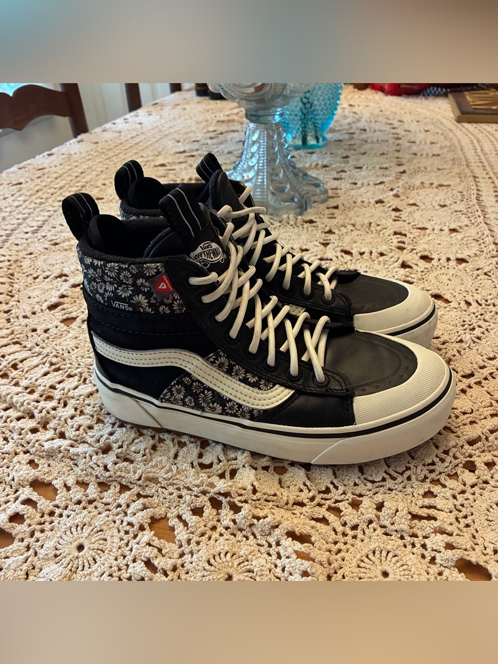 Vans SK8 Hi MTE Black Daisy Print Boot Sneakers - Picture 4 of 9